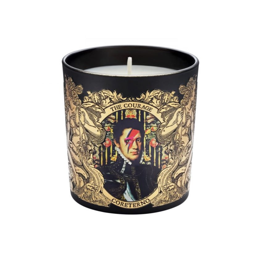 Bougie parfumée Coreterno "Le courage" aux notes de safran acidulé et au design baroque et rock.