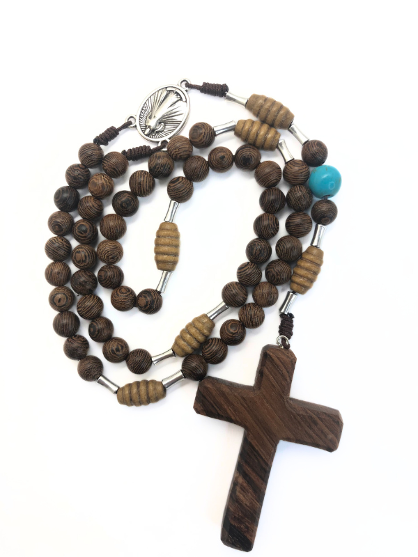Vue du rosaire enroulé, pour vos pratiques spirituelles ou ésotériques.