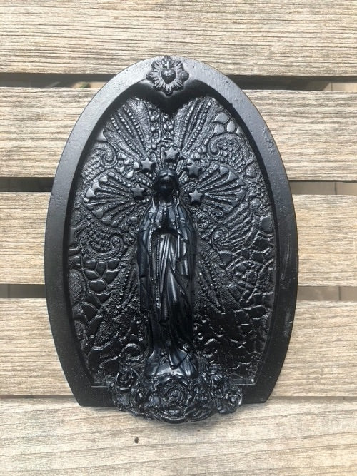 Ex-voto représentant la Vierge Marie de couleur noire
