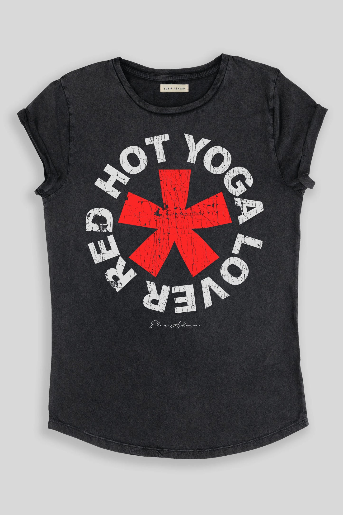 T-shirt Red Hot Yoga Lover avec manches retroussées, effet noir délavé en coton 100% biologique de la marque Eden Ashram.