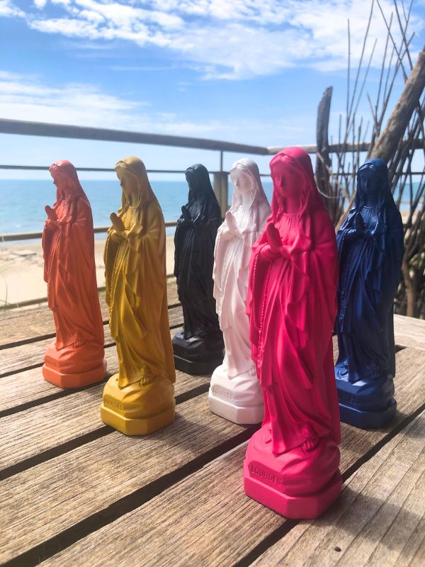 Gamme de couleur des statuettes de la Vierge Marie de la marque J'ai vu la Vierge.